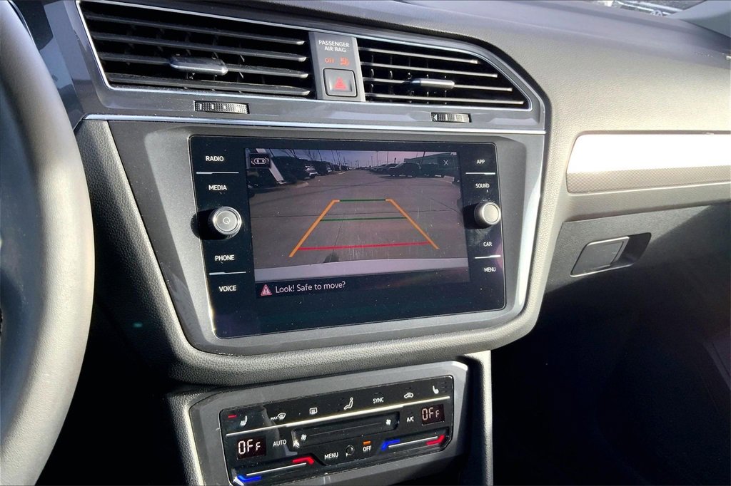 Used 2022 Volkswagen Tiguan SE image 21