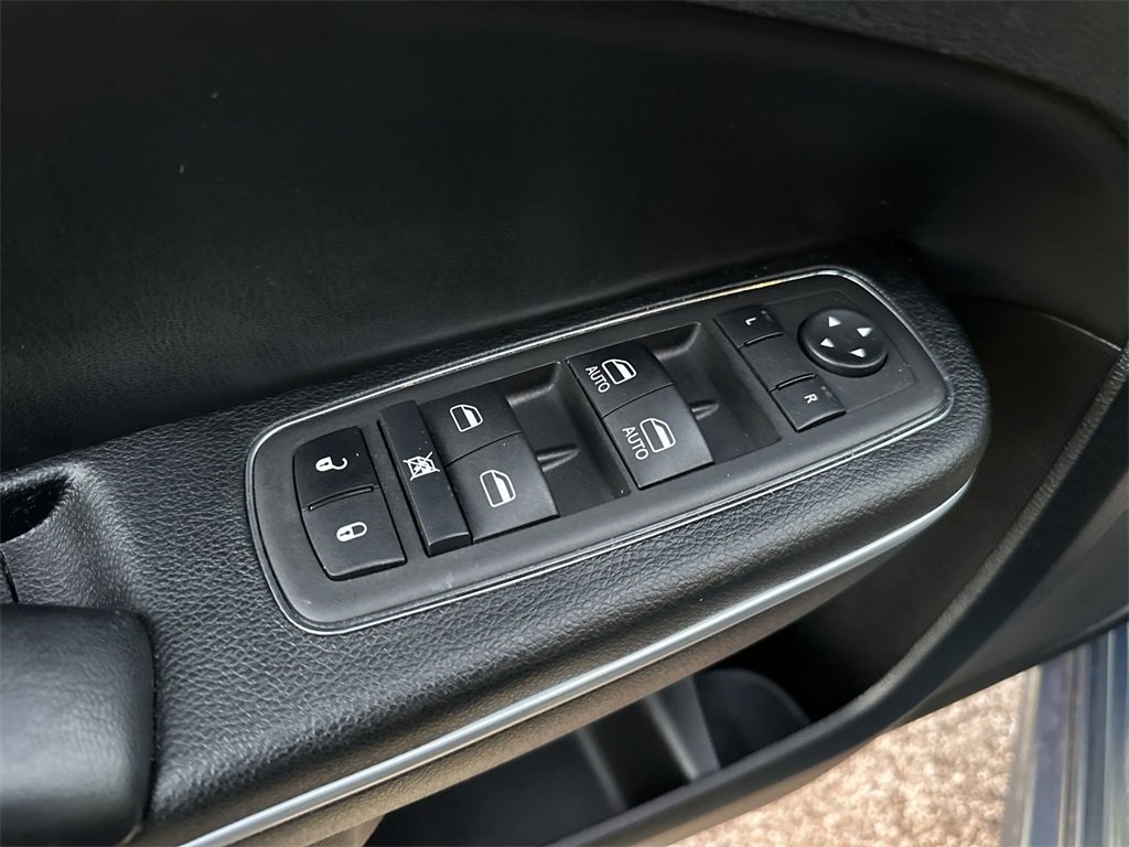 Used 2023 Chrysler 300 Touring L w/ Comfort Group image 13