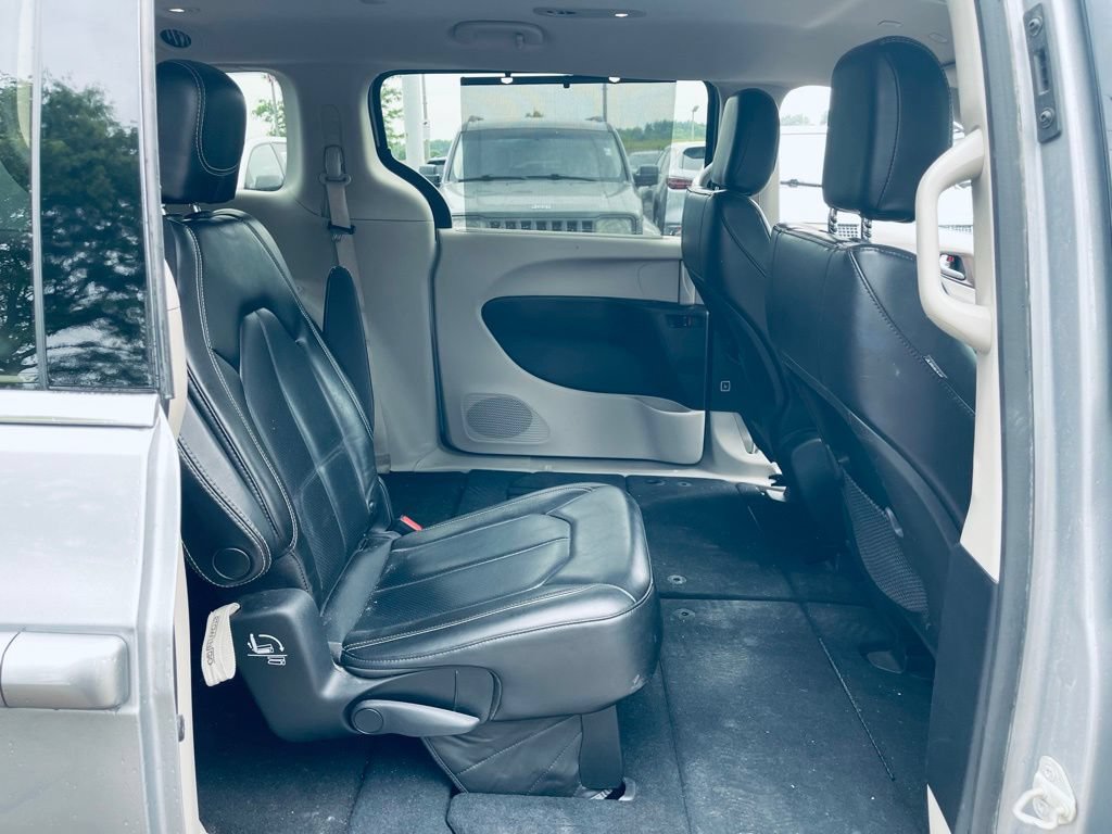 Used 2021 Chrysler Voyager Lxi FWD image 23