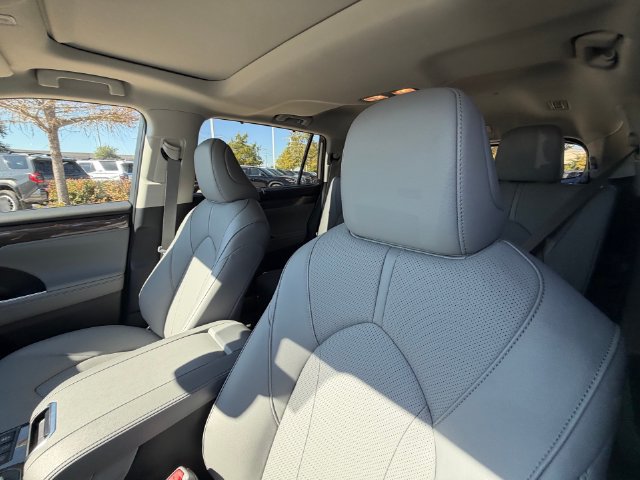New 2026 Toyota Highlander Limited AWD/4WD image 11