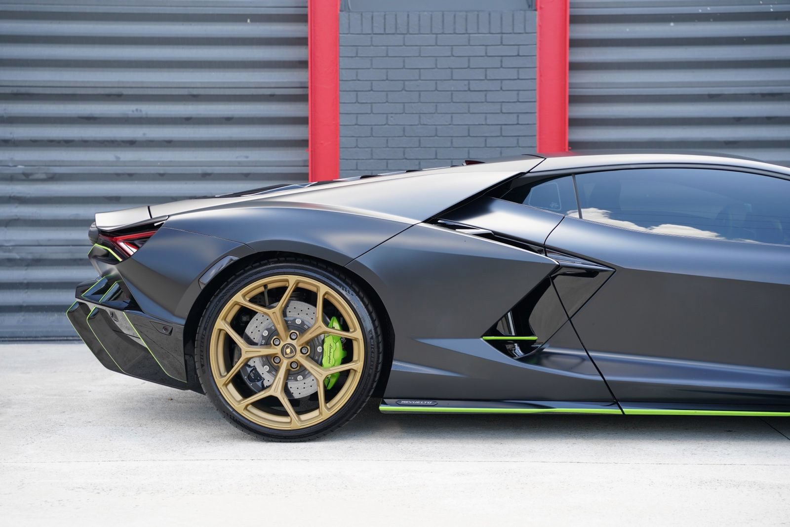 Used 2024 Lamborghini Revuelto AWD/4WD image 16