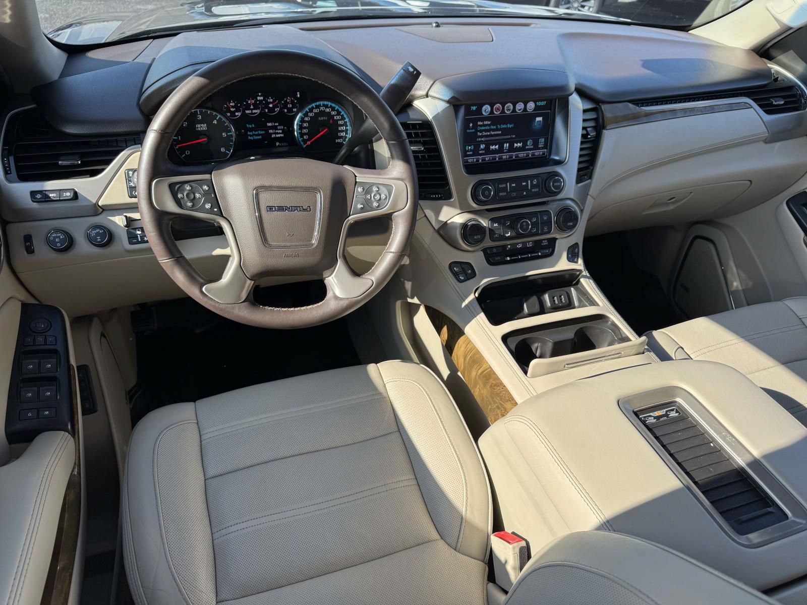 Used 2017 GMC Yukon XL Denali w/ Open Road Package AWD/4WD image 2