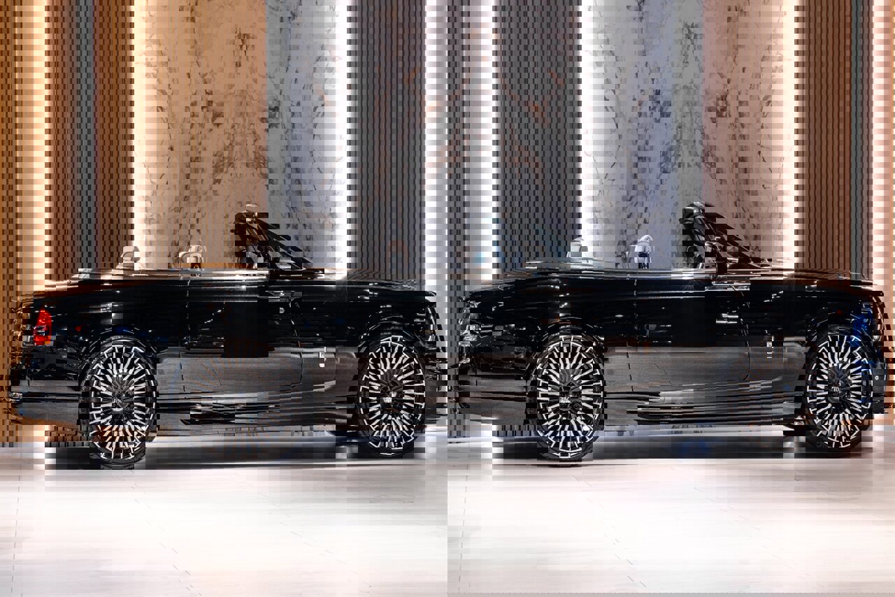 Used 2015 Rolls-Royce Phantom Drophead Coupe image 8