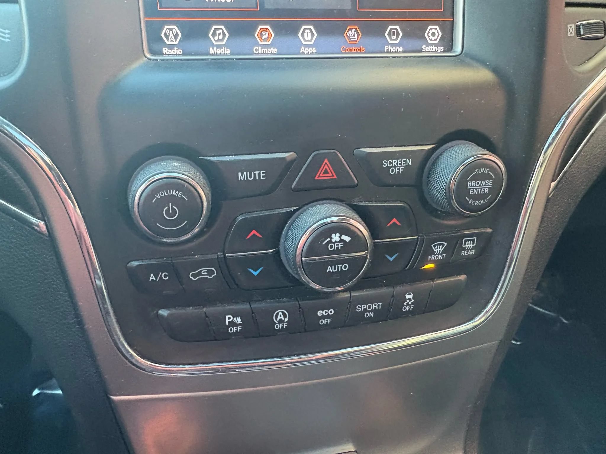 Used 2018 Jeep Grand Cherokee Limited AWD/4WD image 12