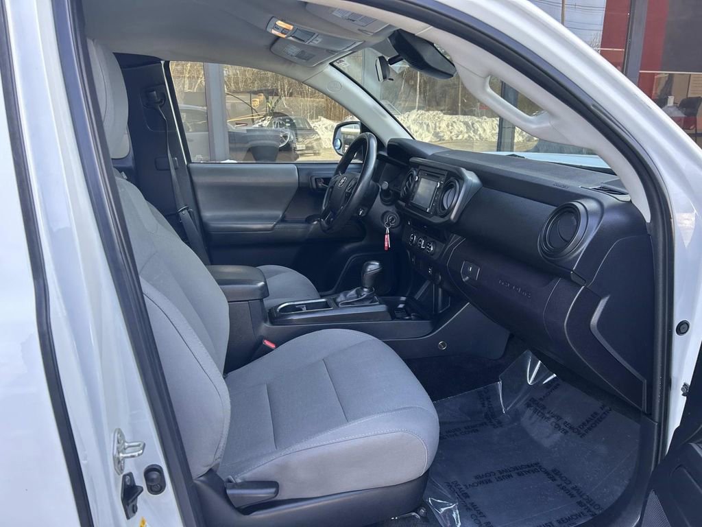 Used 2018 Toyota Tacoma SR image 13