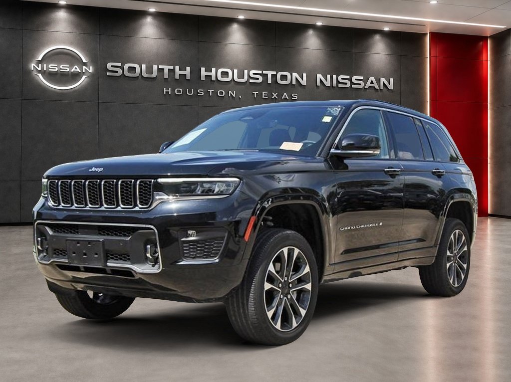 Used 2023 Jeep Grand Cherokee Overland AWD/4WD image 2