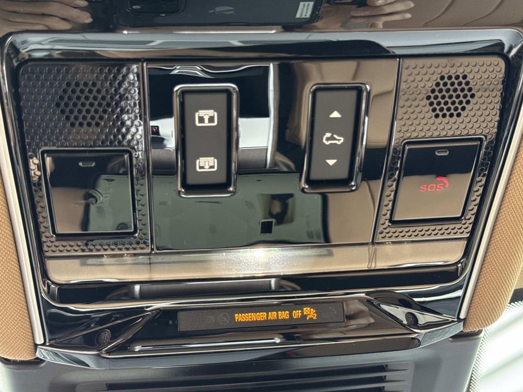 New 2026 Land Rover Range Rover Long Wheelbase SE AWD/4WD image 22