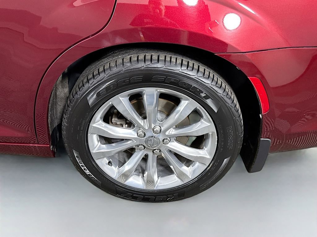 Used 2016 Chrysler 300 Limited image 33