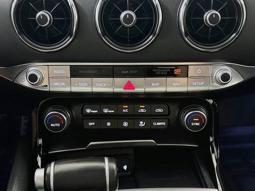 Used 2020 Kia Stinger GT1 AWD/4WD image 18