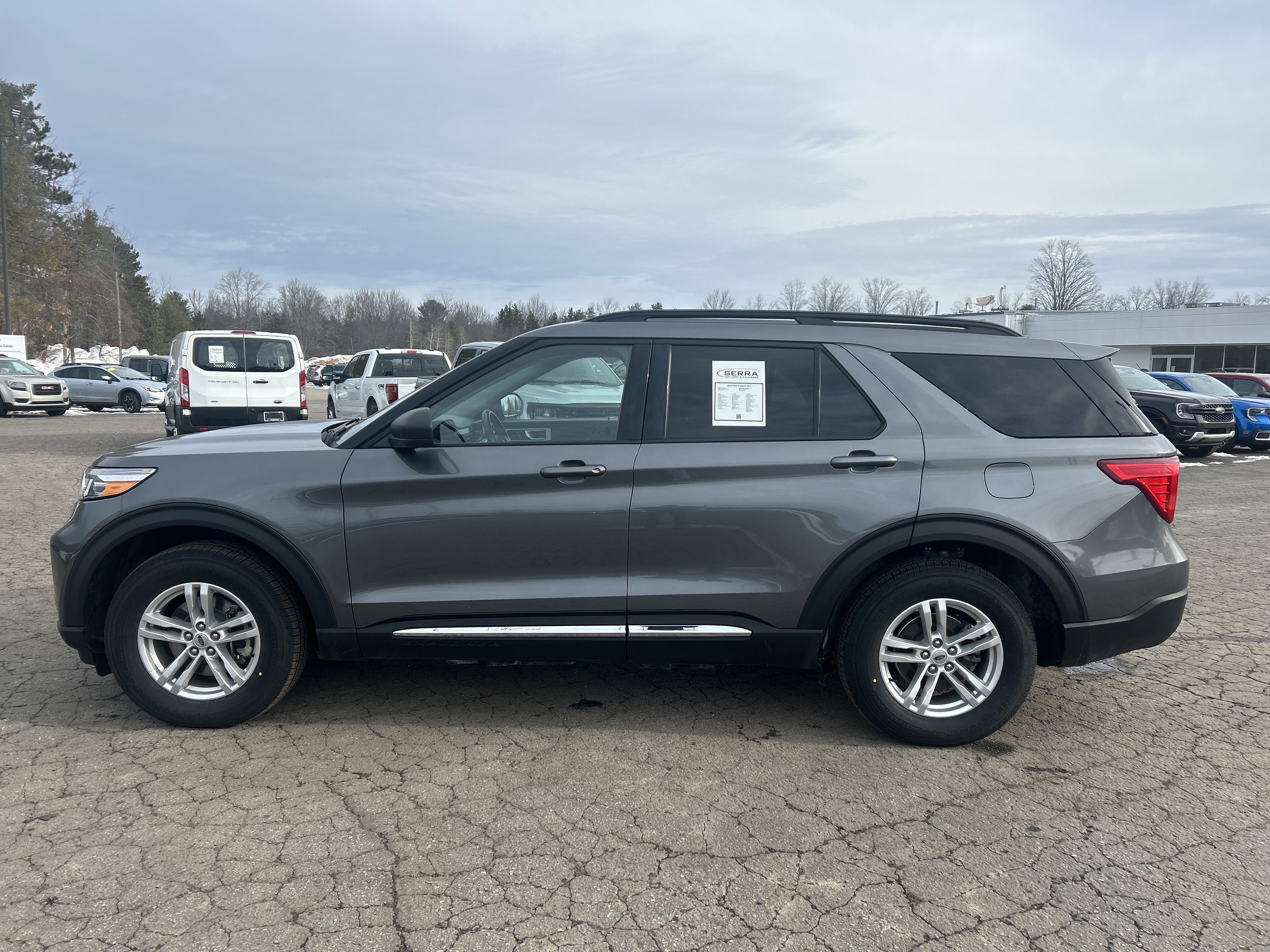 Certified 2022 Ford Explorer XLT w/ Equipment Group 202A image 7