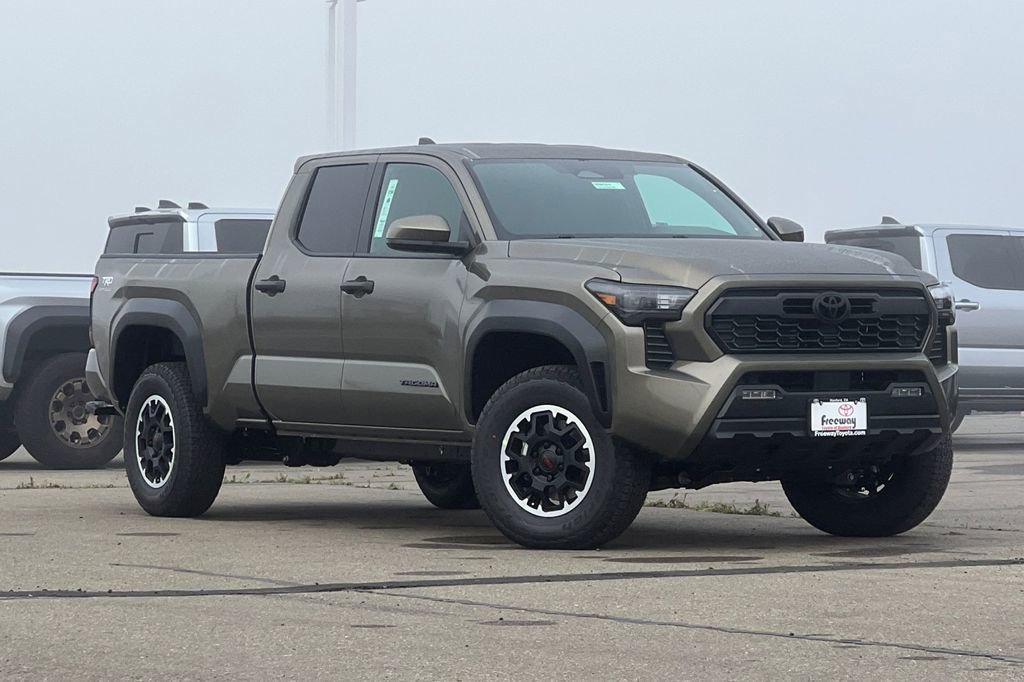 Used 2026 Toyota Tacoma TRD Off-Road AWD/4WD image 2