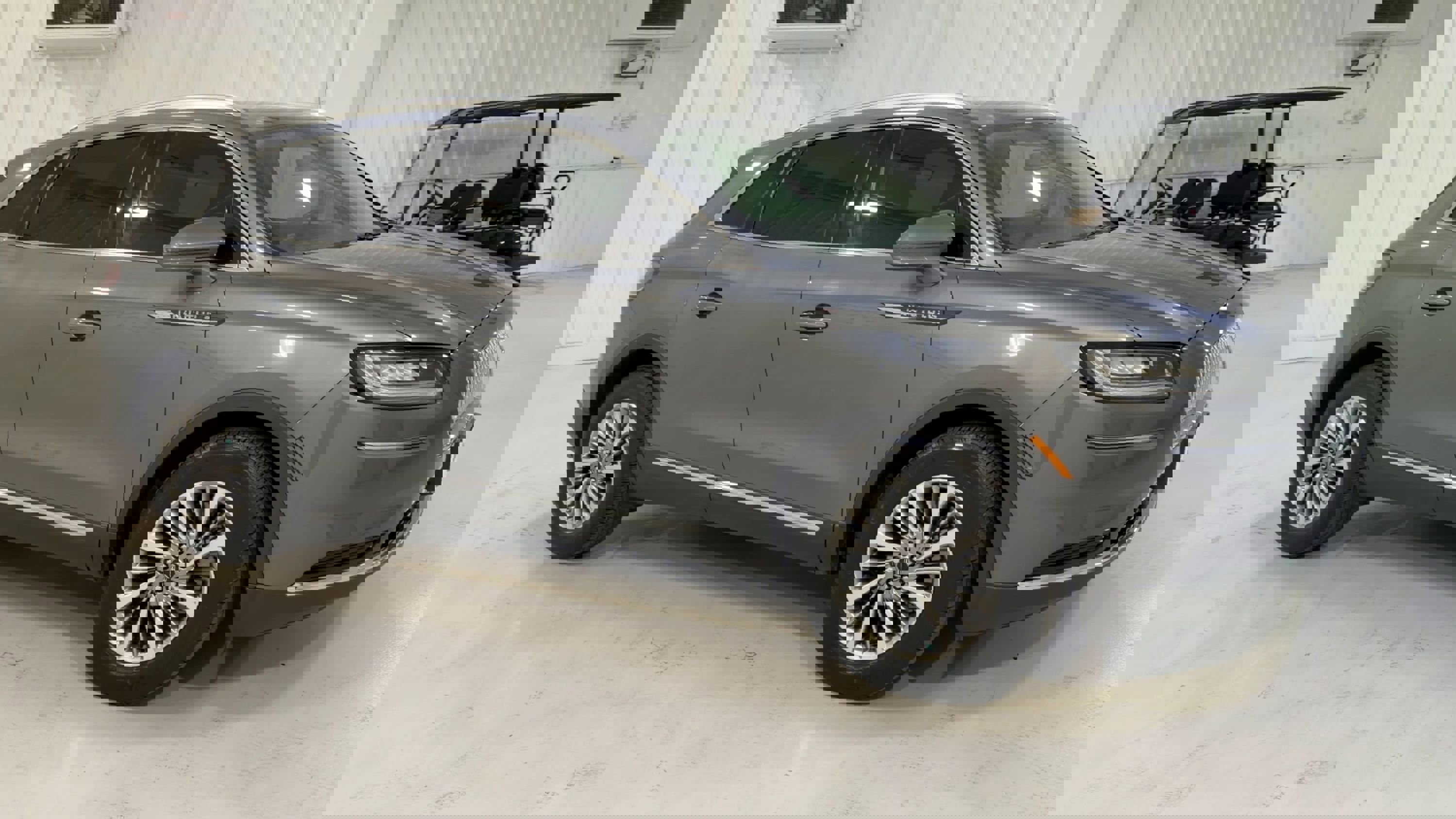 Used 2022 Lincoln Nautilus FWD w/ Premium Package image 3