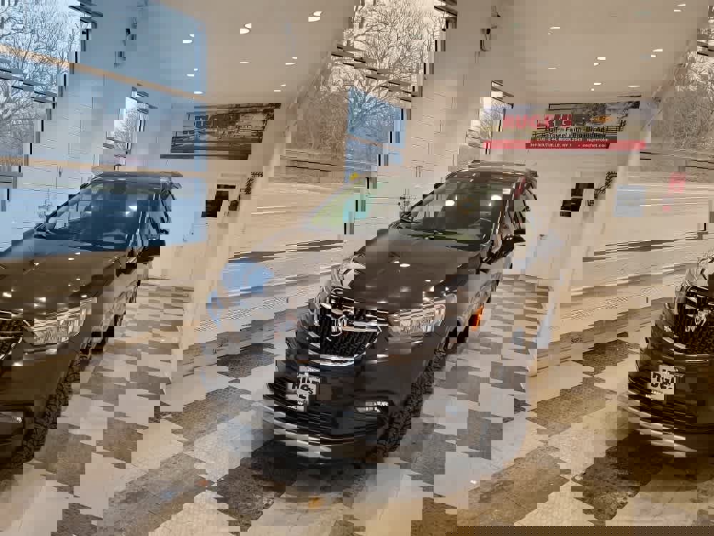 Used 2019 Buick Encore Sport Touring image 2