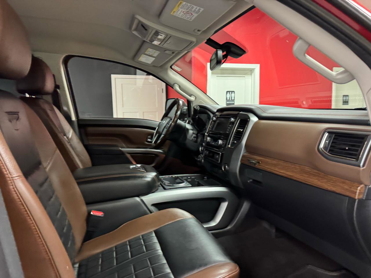 Used 2019 Nissan Titan Platinum Reserve AWD/4WD image 28
