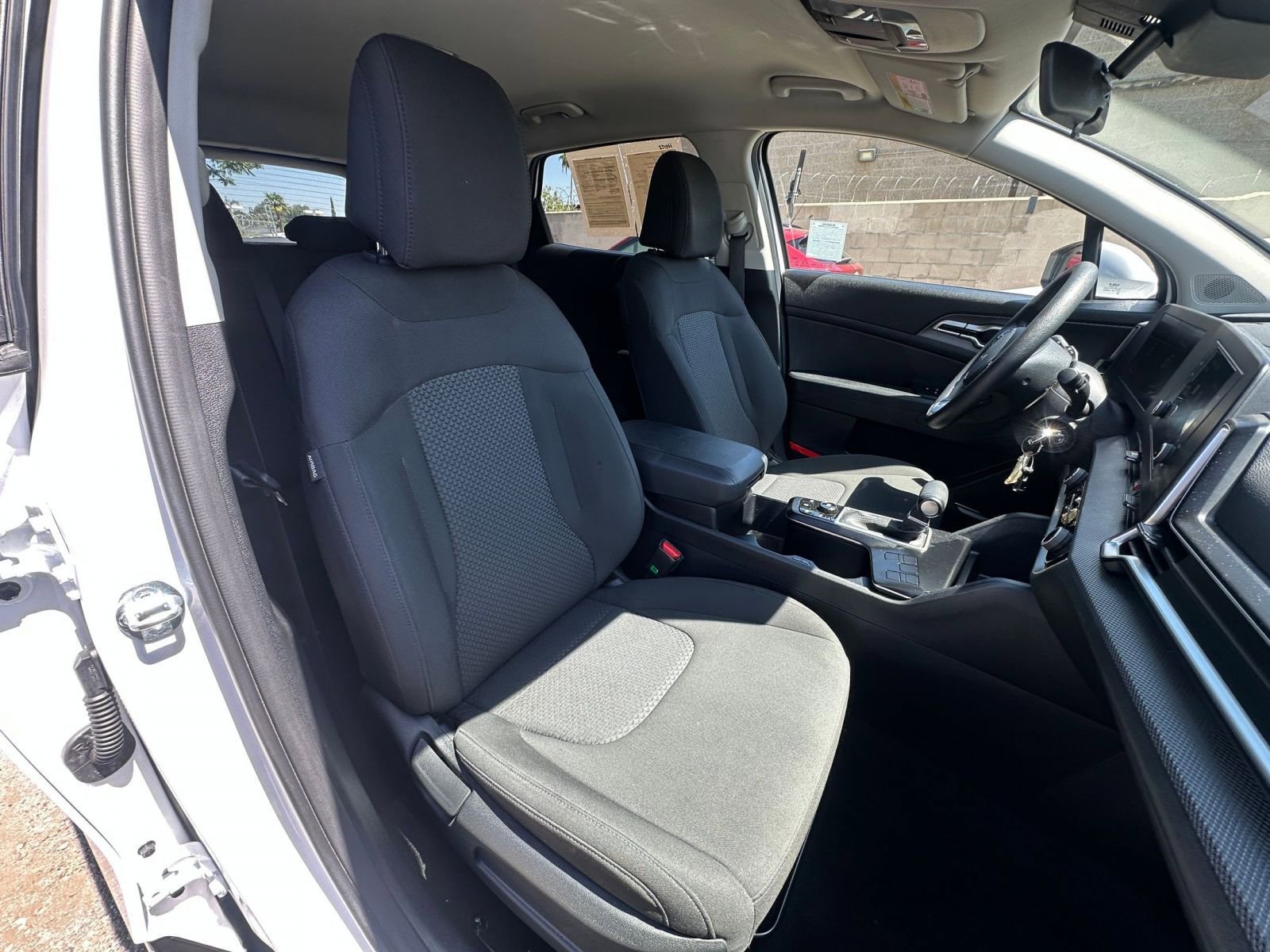 Used 2025 Kia Sportage LX FWD image 35