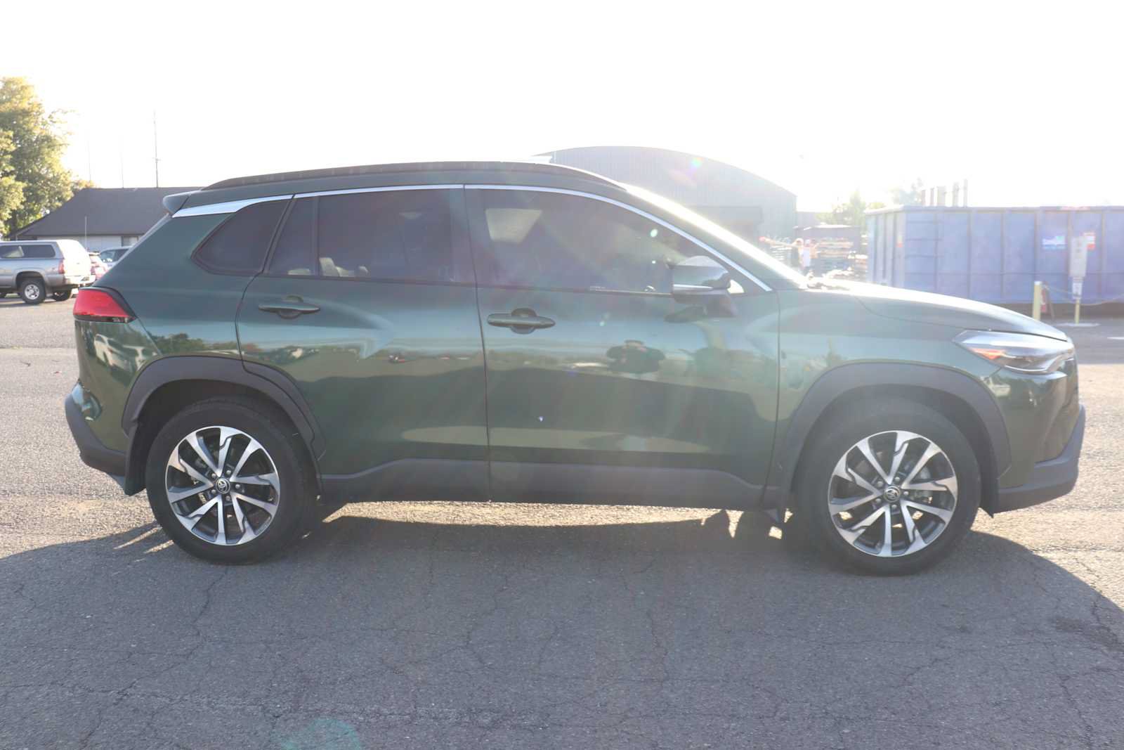 Used 2022 Toyota Corolla Cross XLE w/ Convenience Package AWD/4WD image 4