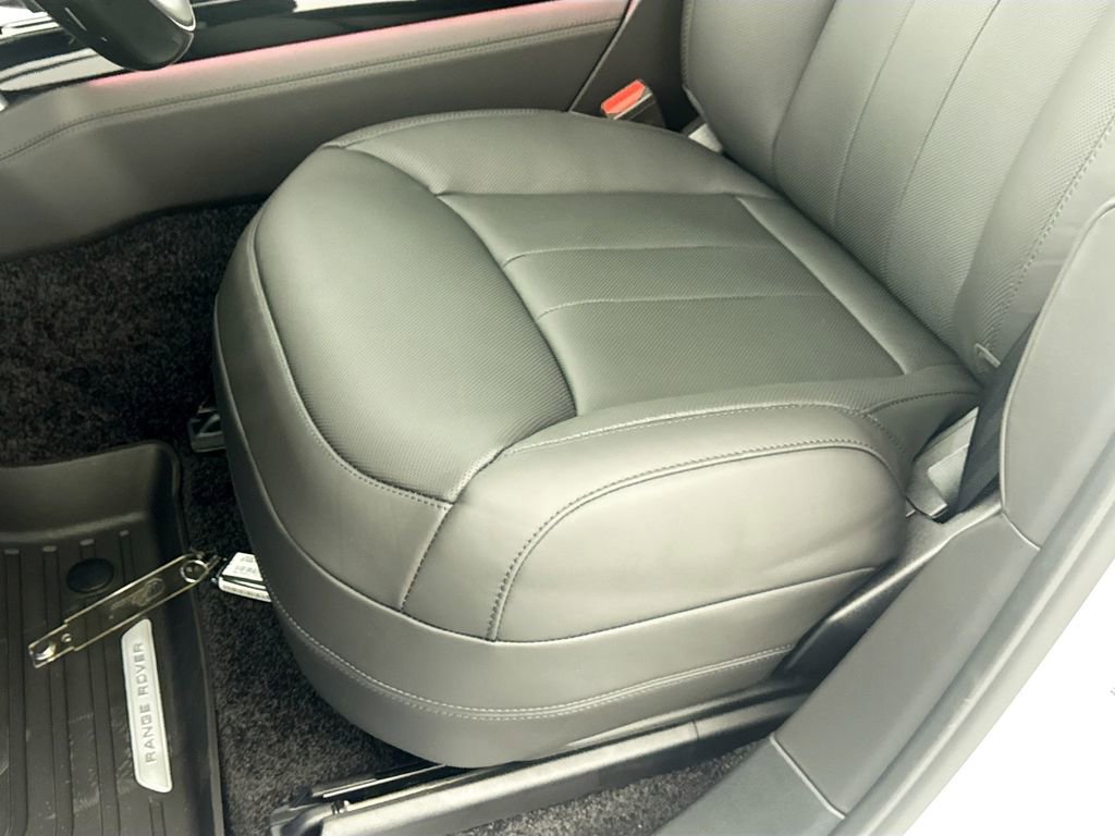 New 2026 Land Rover Range Rover Long Wheelbase SE image 18