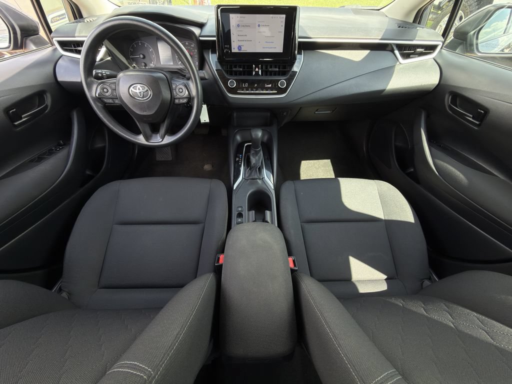Used 2025 Toyota Corolla LE FWD image 10