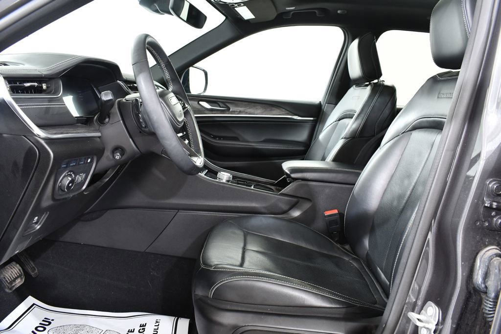 Used 2022 Jeep Grand Cherokee Overland AWD/4WD image 6
