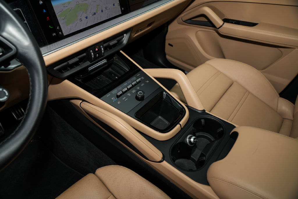 Certified 2024 Porsche Cayenne S AWD/4WD image 26