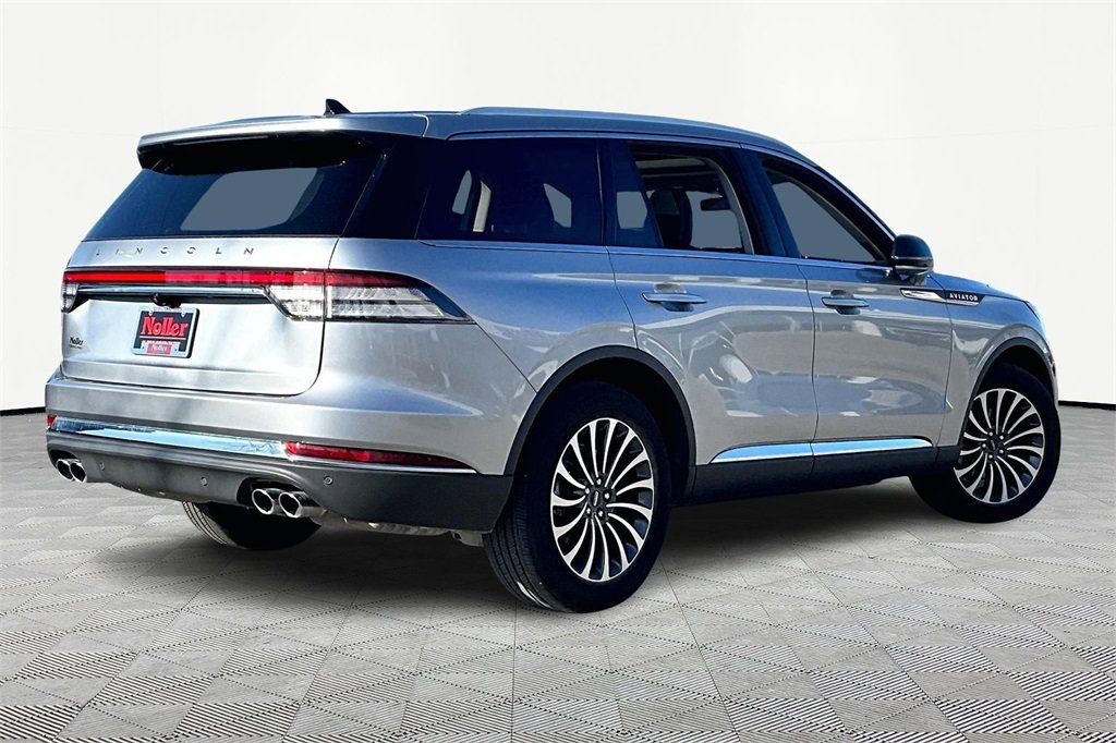 Used 2023 Lincoln Aviator Reserve image 2