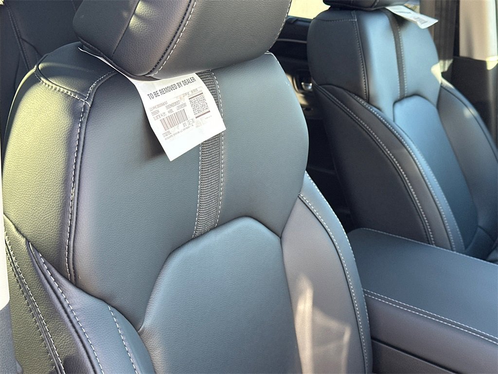 New 2025 Honda Pilot Touring image 10