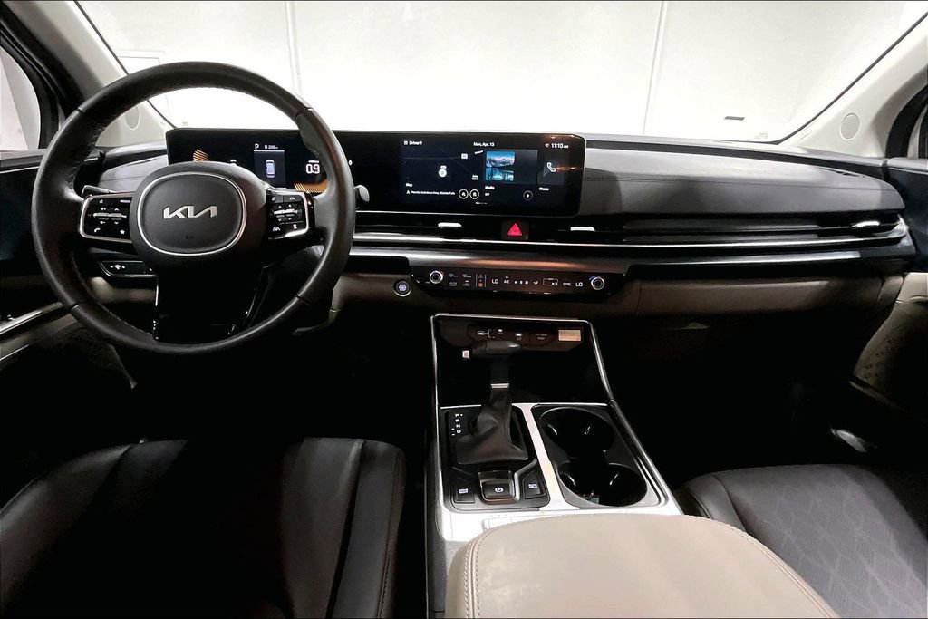 Used 2026 Kia Carnival FWD image 18