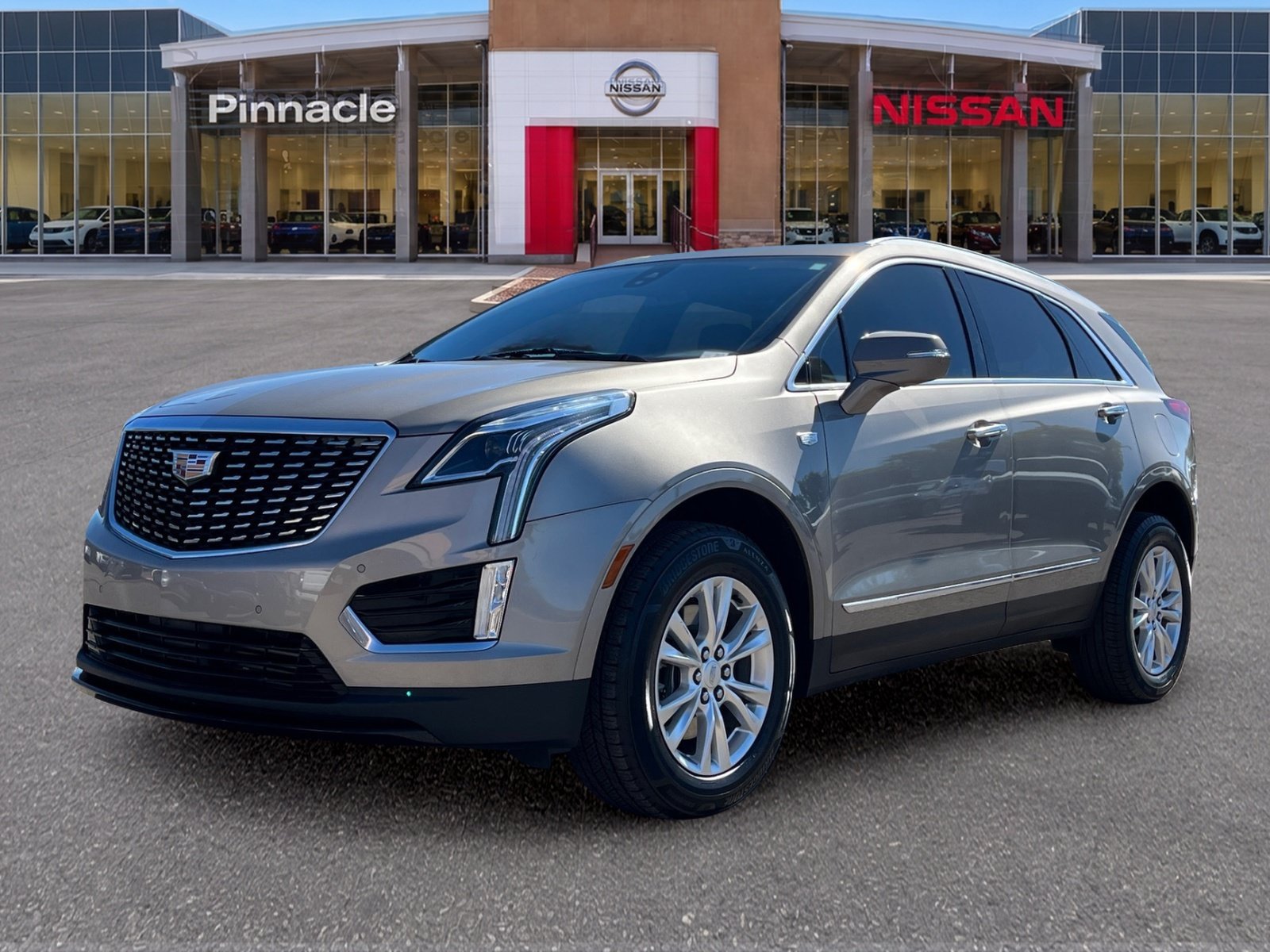 Used 2022 Cadillac XT5 Luxury FWD image 2