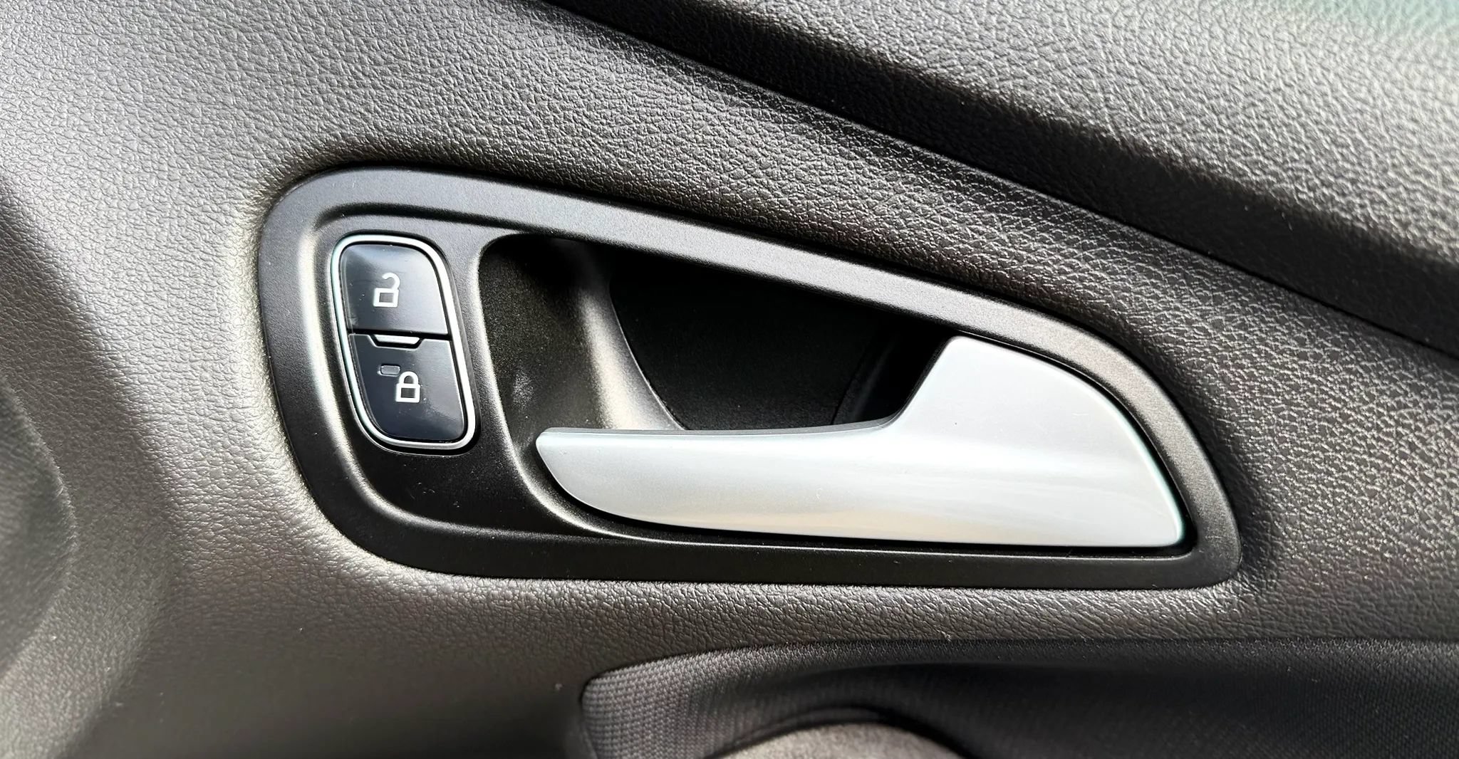 Used 2017 Ford Focus SEL FWD image 36