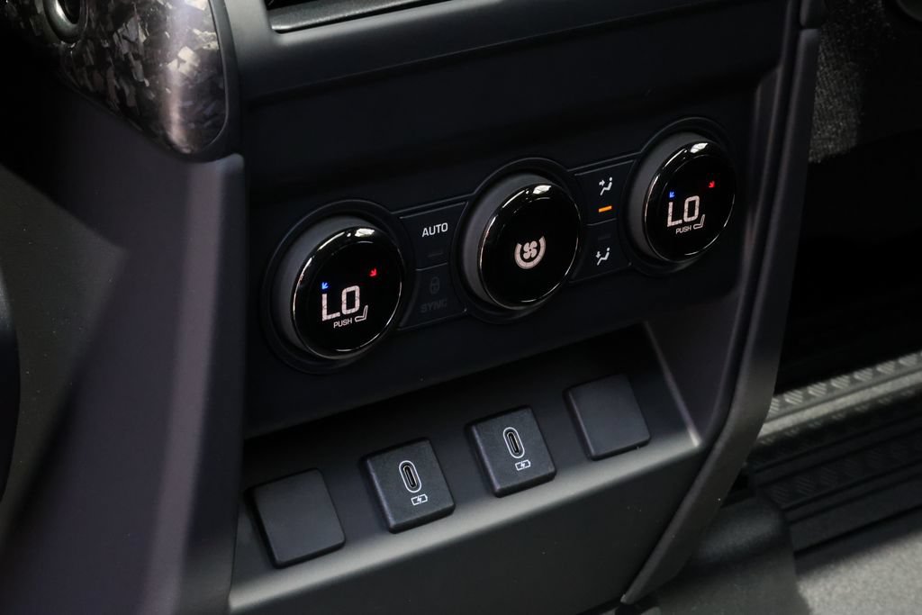 New 2026 Land Rover Defender 110 OCTA AWD/4WD image 15