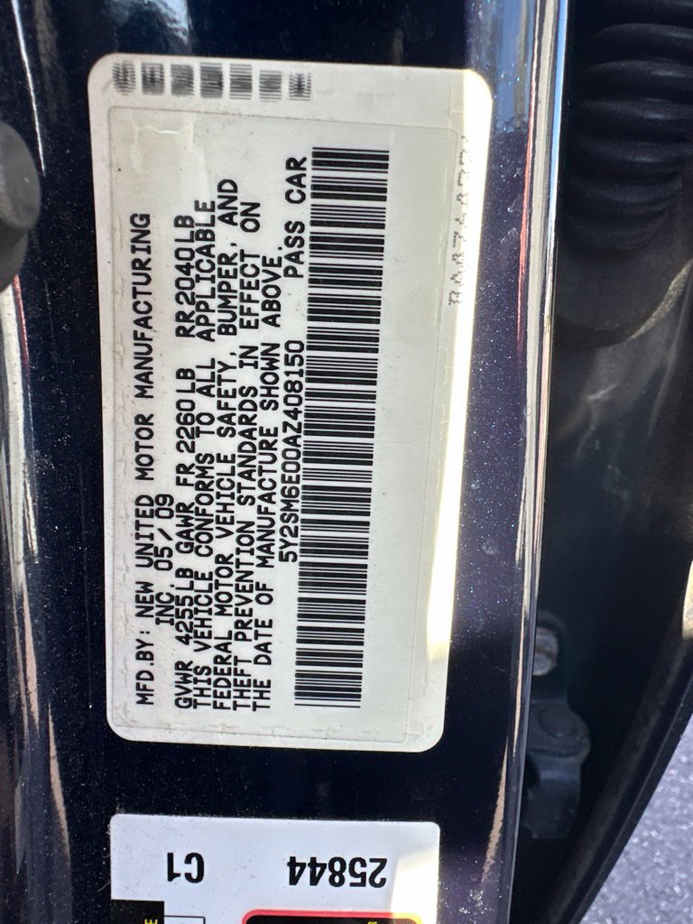 Used 2010 Pontiac Vibe AWD w/ Preferred Package image 11