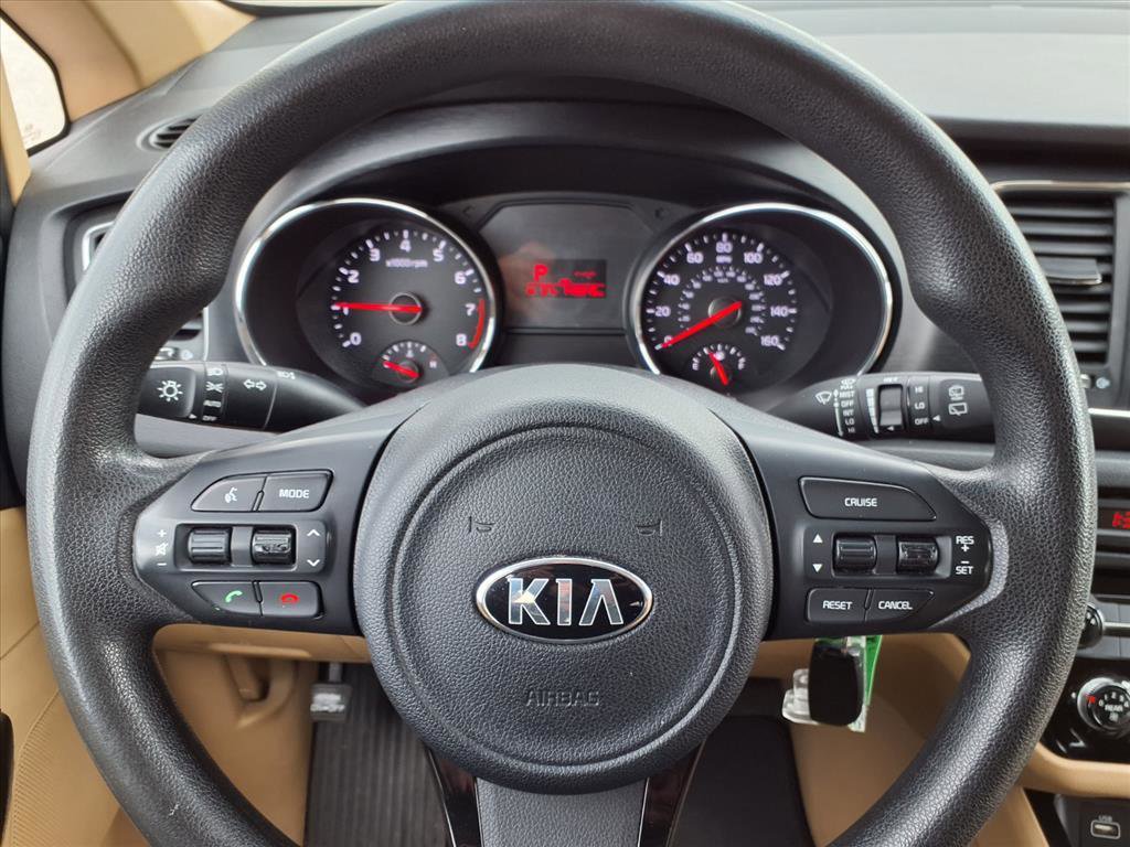 Used 2016 Kia Sedona LX w/ Option Group 020 FWD image 11