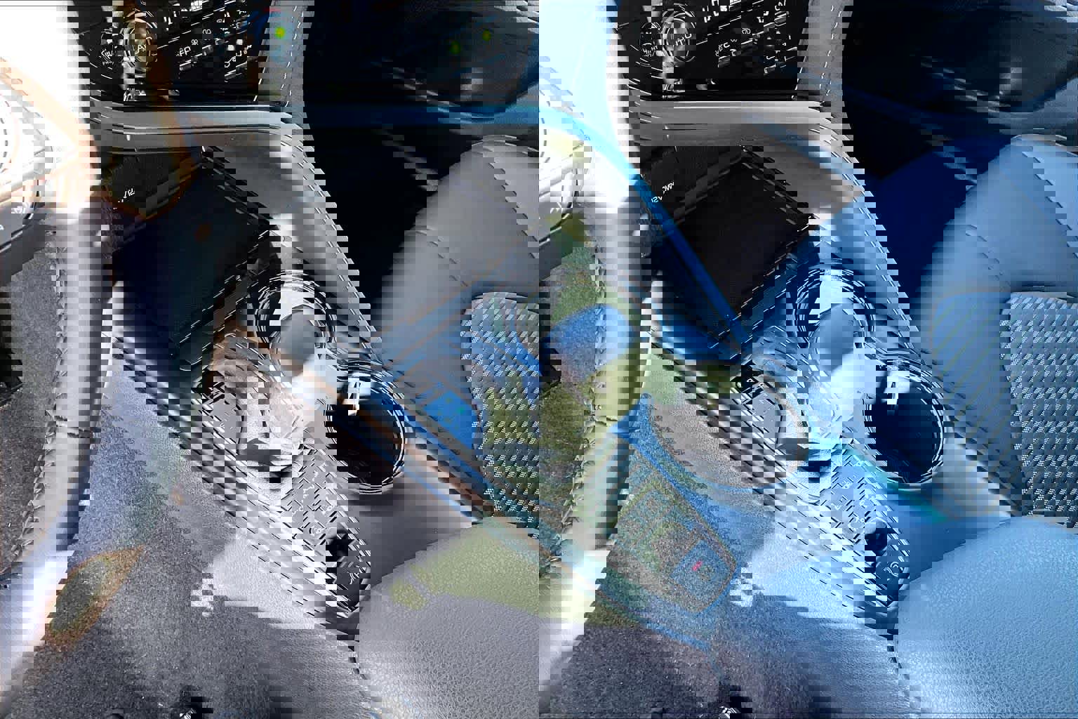 Used 2020 Toyota Camry SE image 16