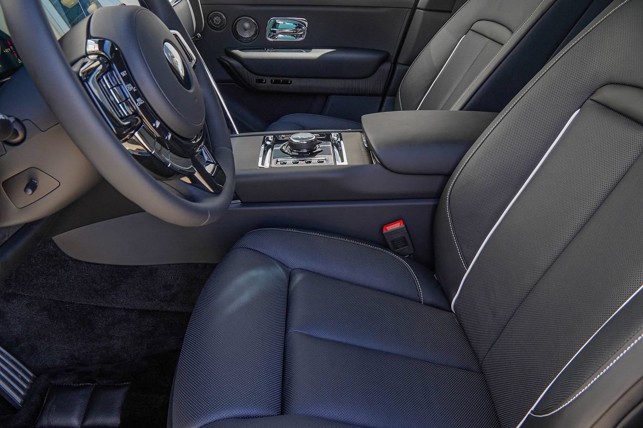 New 2026 Rolls-Royce Cullinan AWD/4WD image 19