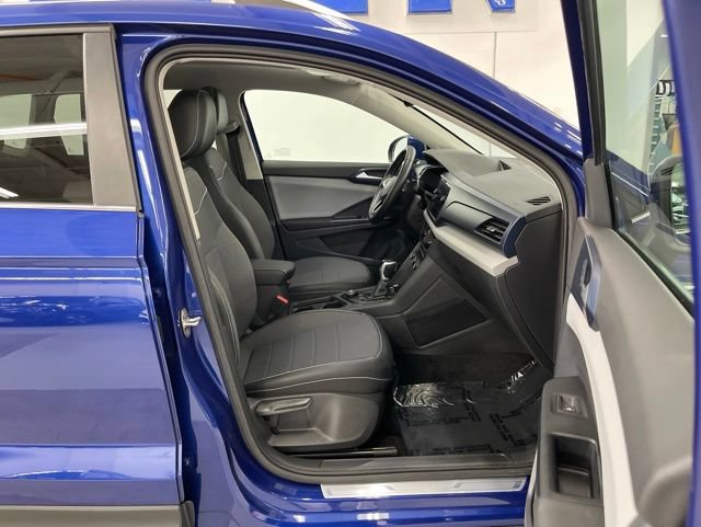 Certified 2023 Volkswagen Taos SE w/ Panoramic Sunroof Package AWD/4WD image 11