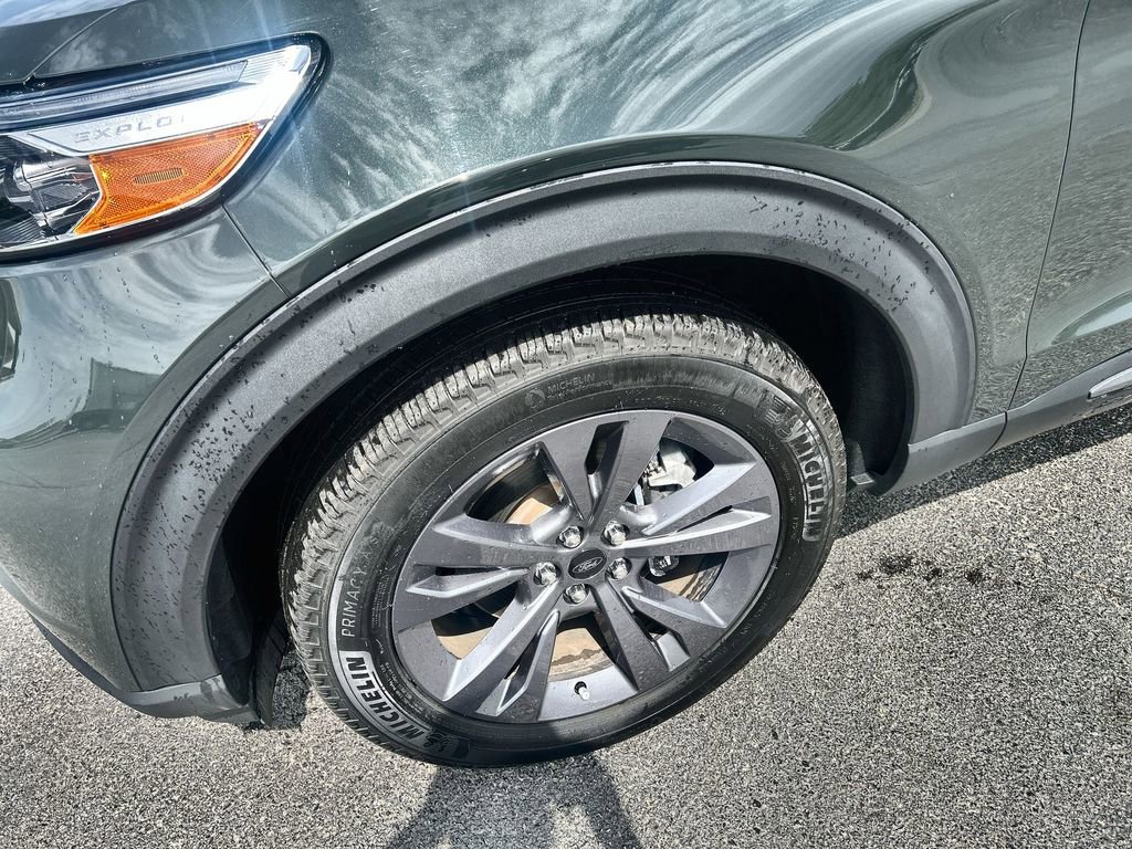 Used 2023 Ford Explorer XLT w/ Equipment Group 202A AWD/4WD image 16