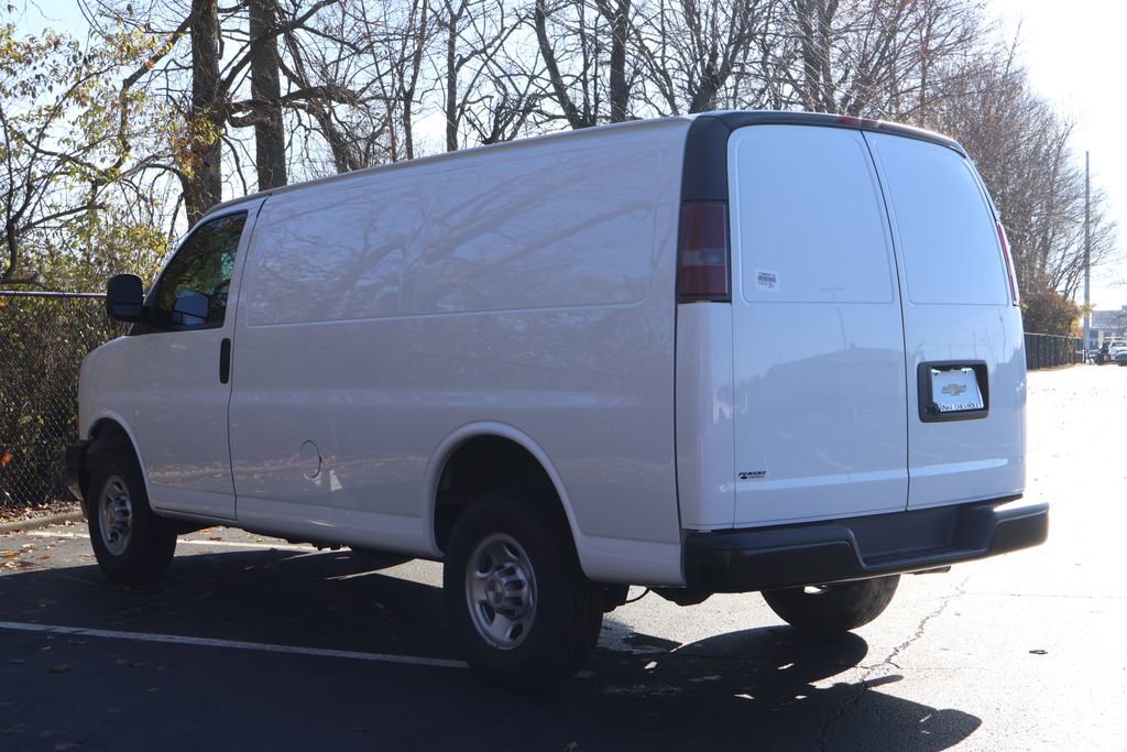 Used 2022 Chevrolet Express 3500 w/ Driver Convenience Package image 5