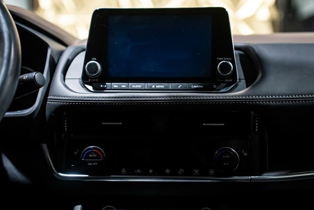 Used 2021 Nissan Rogue SV w/ Premium Package image 17