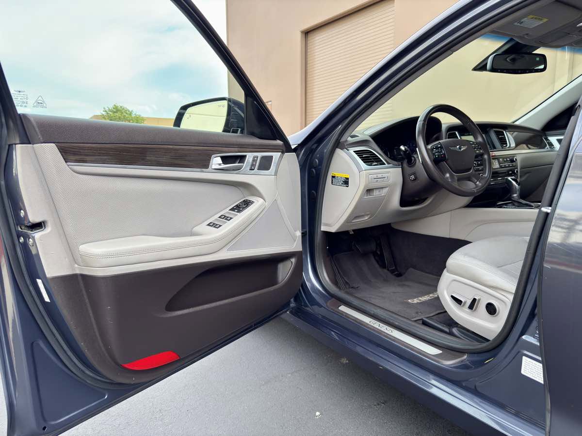 Used 2017 Genesis G80 3.8 image 29