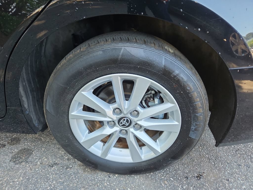 Used 2025 Toyota Camry LE FWD image 31