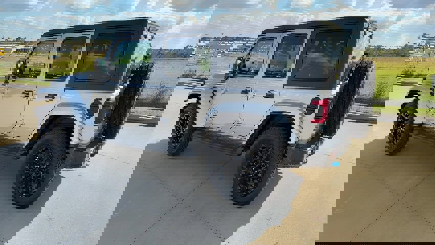 New 2023 Jeep Wrangler Sahara w/ Cold Weather Group image 6