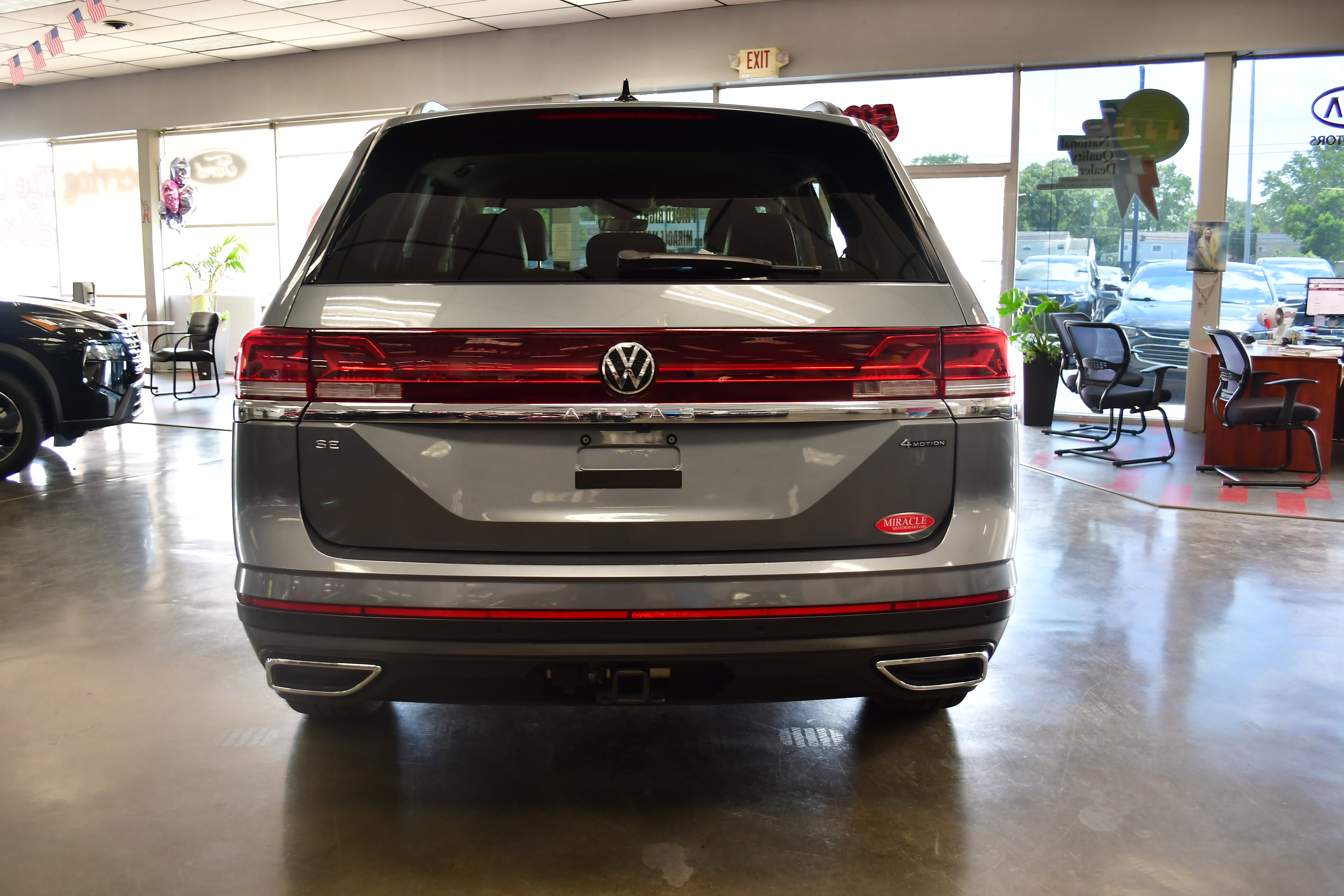 Used 2024 Volkswagen Atlas SE AWD/4WD image 6