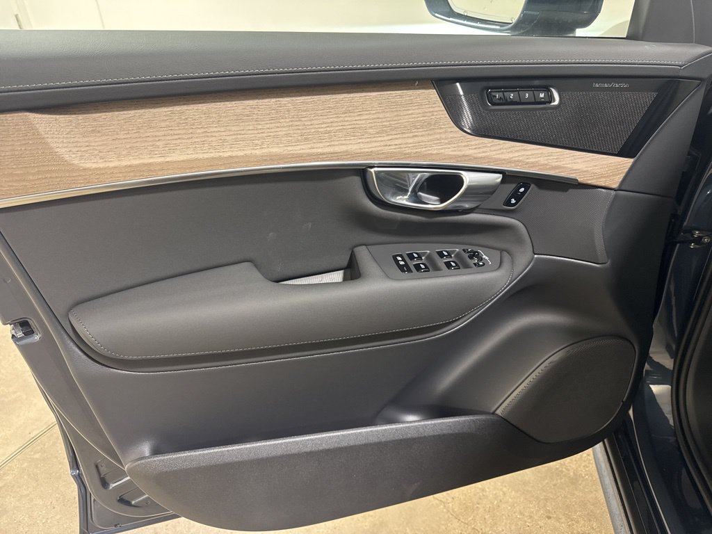 New 2026 Volvo XC90 B6 Plus w/ Protection Package AWD/4WD image 17
