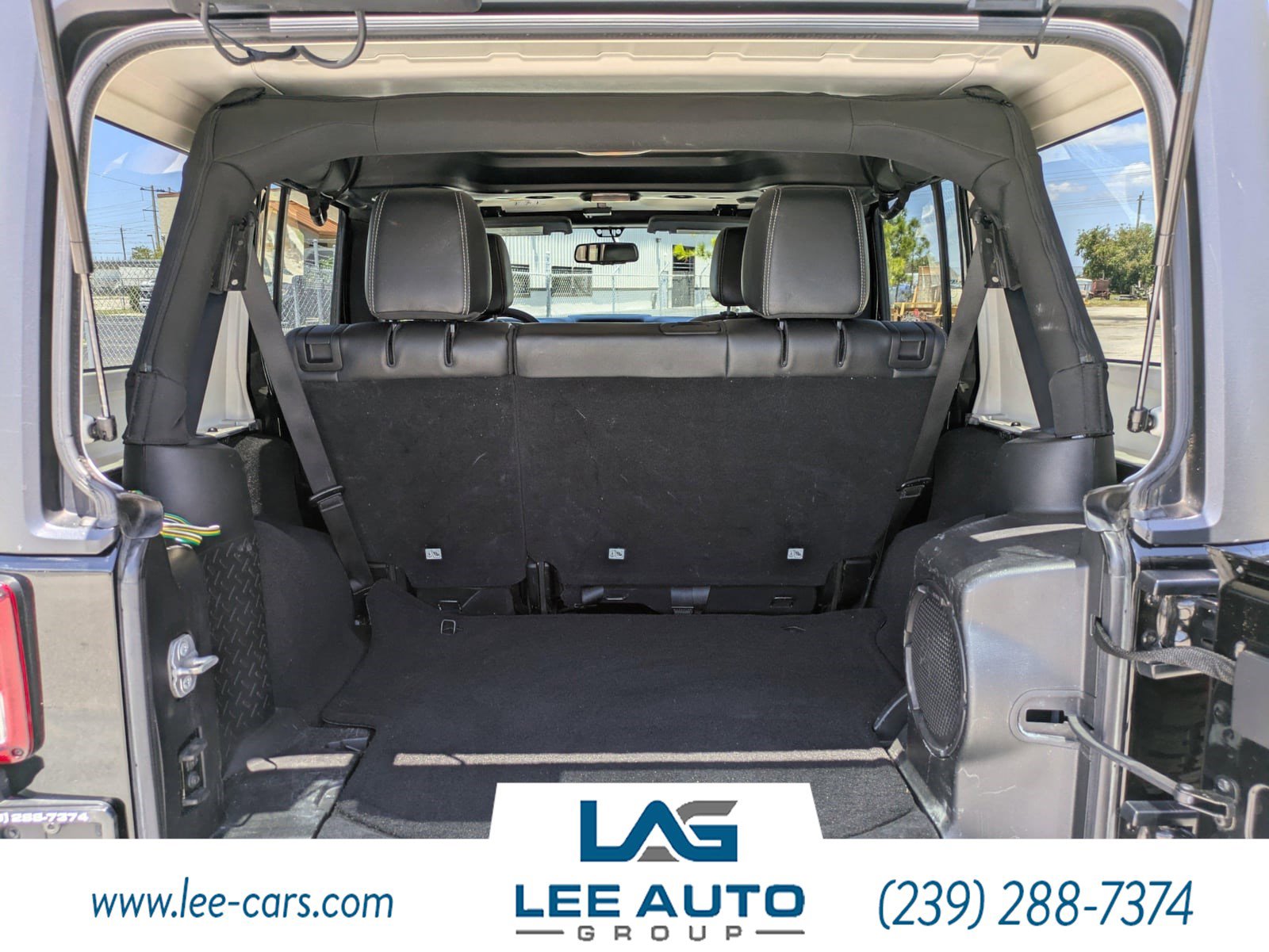 Used 2014 Jeep Wrangler Unlimited Sahara w/ Dual Top Group AWD/4WD image 10