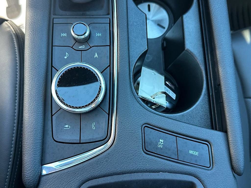 Used 2025 Cadillac XT6 Premium Luxury image 24