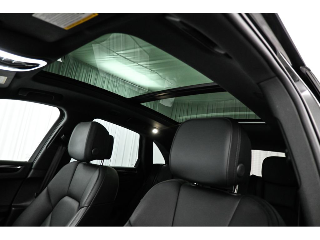 Used 2024 Porsche Macan AWD/4WD image 37
