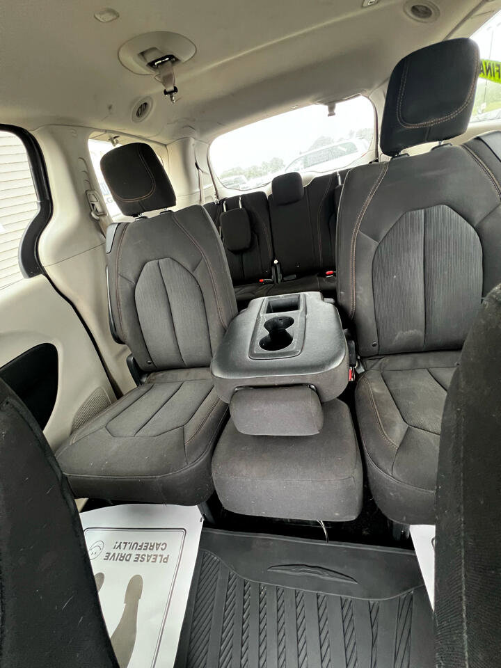 Used 2017 Chrysler Pacifica Touring image 23