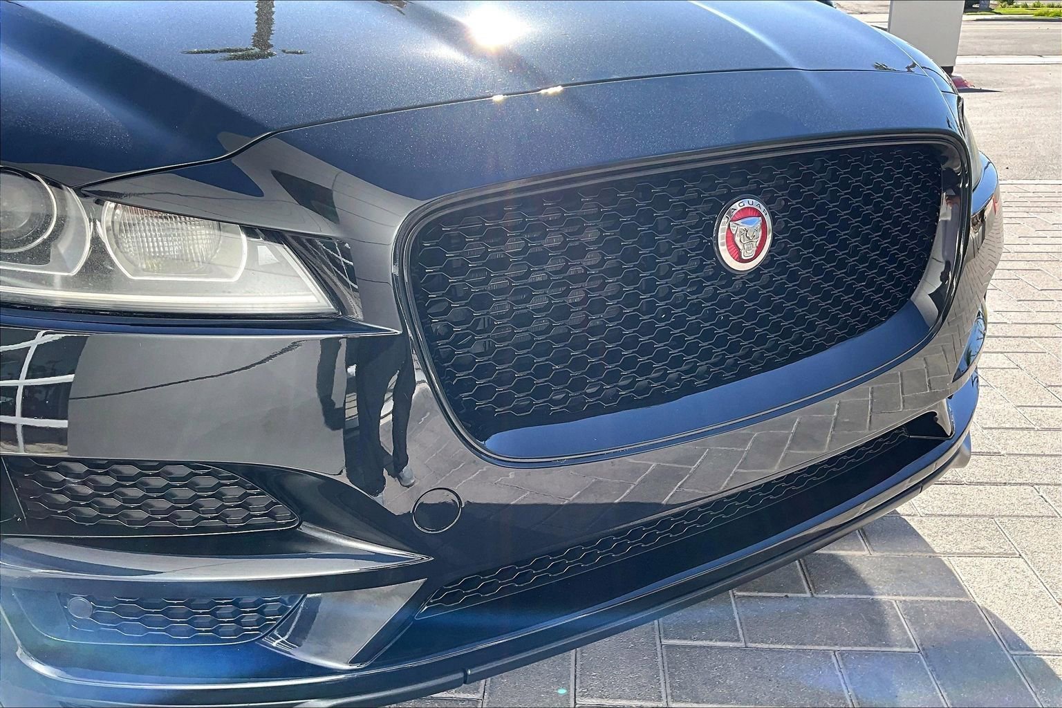 Used 2018 Jaguar F-PACE Premium image 30