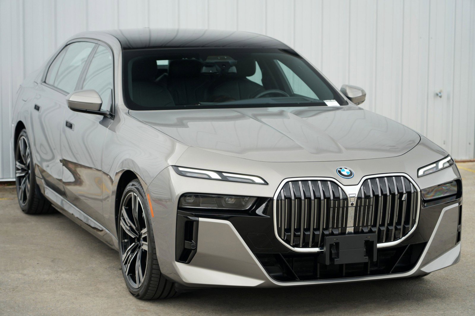 Used 2023 BMW i7 xDrive60 image 54