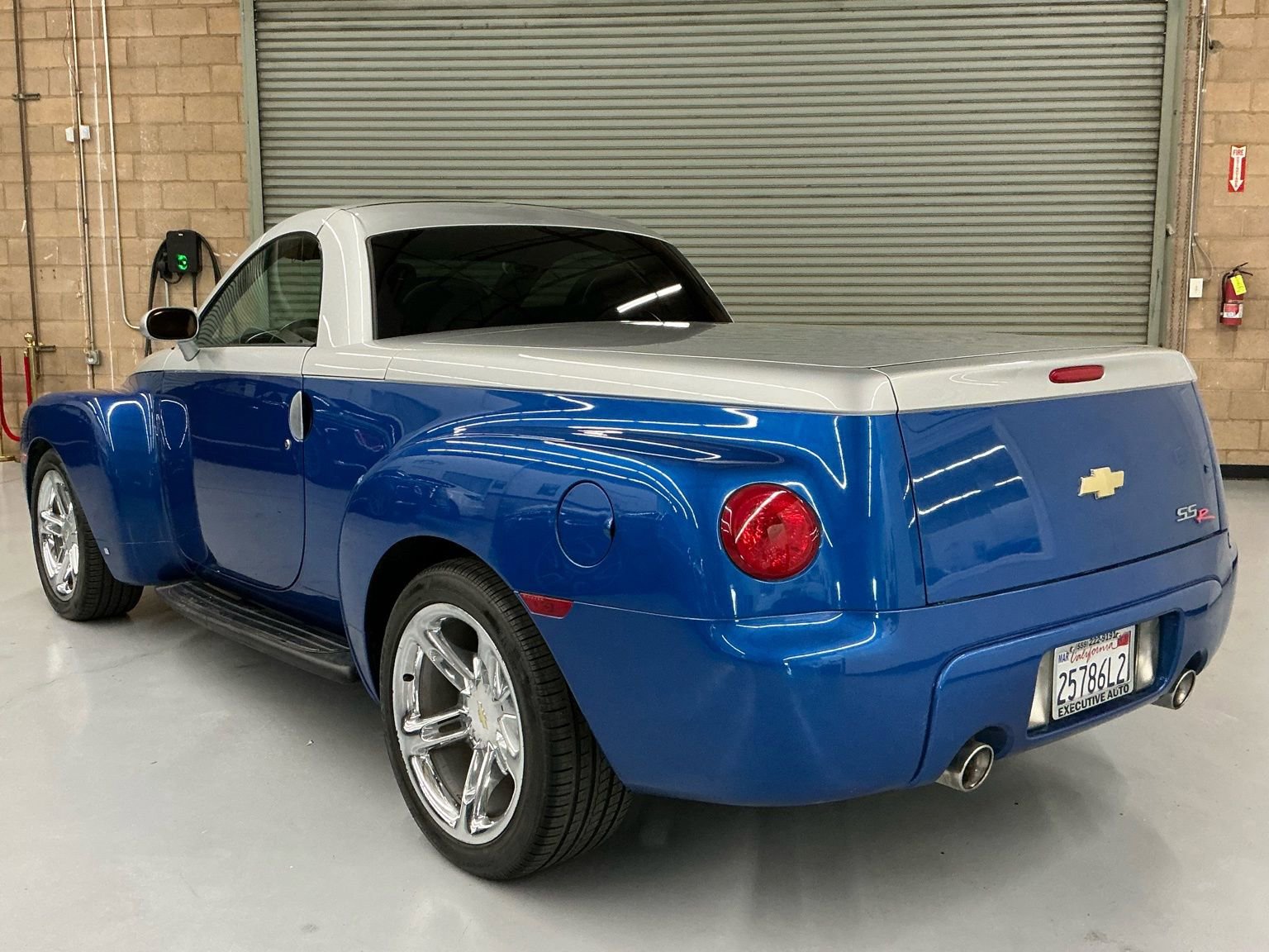 Used 2006 Chevrolet SSR w/ Preferred Equipment Group image 30